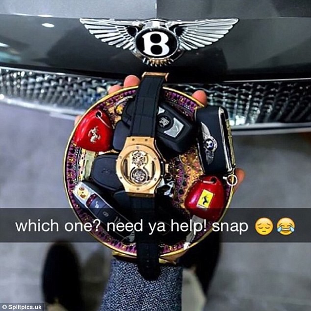 Cuộc sống khó khăn của hội con nhà giàu: Nhà hết nước phải tưới cây bằng champagne, nhiều xe xịn không biết chọn gì đi học